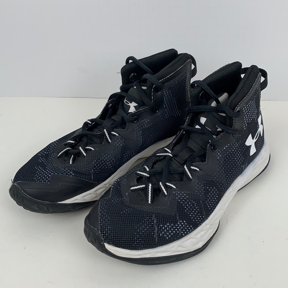 Under Armour Lightning 4 Basketball Sneaker Size3.5 Youth Black White